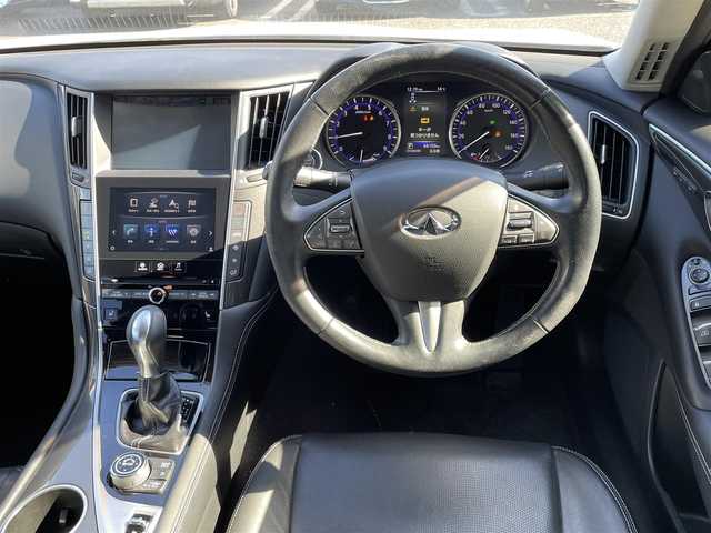 日産 スカイライン ハイブリッド 350GT Type P 大分県 2014(平26)年 6.9万km クリスタルホワイトパール ブラックレザーシート/メーカーメモリナビ 【フルセグ/DVD/BTオーディオ】/全方位カメラ/純正17インチアルミホイール/レーダークルーズコントロール/ドライブレコーダー/前後クリアランスソナー/前席パワーシート/ビルトインETC/LEDヘッドライト/LEDフォグランプ/オートライト/レザーステアリング/電動チルトステアリング/ステアリングリモコン/前席シートヒーター/横滑り防止装置/ウインカーミラー/ドアバイザー/フロアマット/電動格納ミラー/サイド＆Wエアバッグ/ABS/スマートキー×2/オールオートパワーウィンドウ/ナビ取説