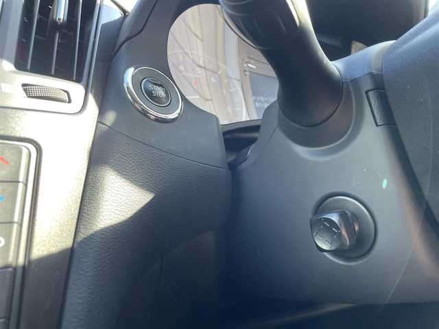 日産 スカイライン ハイブリッド 350GT Type P 大分県 2014(平26)年 6.9万km クリスタルホワイトパール ブラックレザーシート/メーカーメモリナビ 【フルセグ/DVD/BTオーディオ】/全方位カメラ/純正17インチアルミホイール/レーダークルーズコントロール/ドライブレコーダー/前後クリアランスソナー/前席パワーシート/ビルトインETC/LEDヘッドライト/LEDフォグランプ/オートライト/レザーステアリング/電動チルトステアリング/ステアリングリモコン/前席シートヒーター/横滑り防止装置/ウインカーミラー/ドアバイザー/フロアマット/電動格納ミラー/サイド＆Wエアバッグ/ABS/スマートキー×2/オールオートパワーウィンドウ/ナビ取説