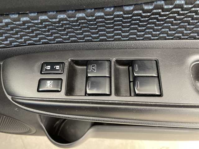 日産 ノート XVセレ +セーフ 群馬県 2014(平26)年 3.9万km インペリアルアンバーP 純正ＣＤデッキ　エマージェンシーブレーキ　ドライブレコーダー　衝突軽減ブレーキ　アイドリングストップ　横滑り防止装置　ＬＥＤヘッドライト　オートライト　スマートキー　プッシュスタート　禁煙車