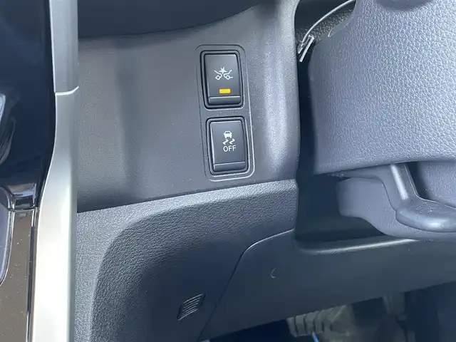 日産 セレナ e－パワー ハイウェイスター V 佐賀県 2018(平30)年 3.9万km マルーンレッド 2トーン 純正9型メモリナビゲーション【MM517D-L】/・BT CD DVD SD AM FM フルセグTV/アラウンドビューモニター/ドライブレコーダー/ビルトインETC/両側パワースライドドア/革巻きステアリング/ステアリングリモコン/LEDヘッドライト/オートハイビーム/スマートキー/純正15インチアルミホイール/純正フロアマット/純正ドアバイザー/スペアキー×1本/運転支援システム/・エマージェンシーブレーキ/・車線逸脱警報/・クリアランスソナー/・パーキングアシスト/・クルーズコントロール/・標識表示