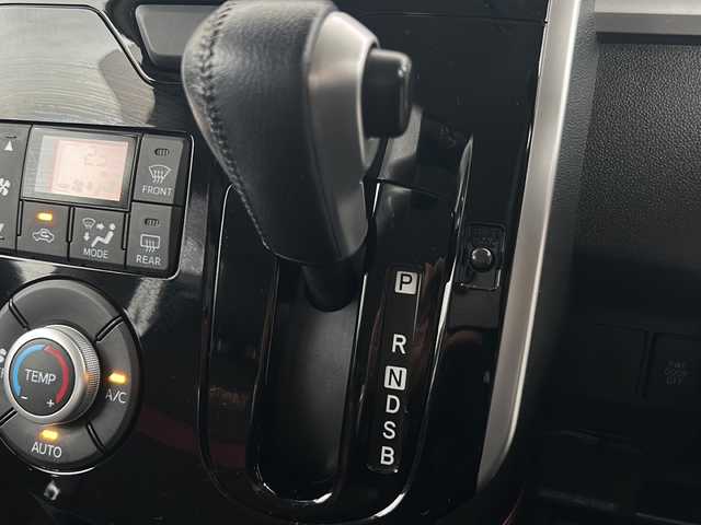 ダイハツ タント カスタム RS スマセレSA&SN 埼玉県 2014(平26)年 6.5万km ブラックマイカメタリック (株)IDOMが運営する【じしゃロン熊谷店】の自社ローン専用車両になりますこちらは現金またはオートローンご利用時の価格です。自社ローンご希望の方は別途その旨お申付け下さい/スマートアシスト/純正メモリーナビ/　CD/DVD/ワンセグ/Bluetooth/AUX/USB/HDMI/革巻きステアリング/ステアリングスイッチ/スマートキー&プッシュスタート/アイドリングストップ/ETC/スペアキー有/純正合皮シートカバー/バックカメラ/両側パワースライドドア/KENWOOD製ツィーター（KFC-ST01）/セルスター製レーダー探知機（VA-230E）