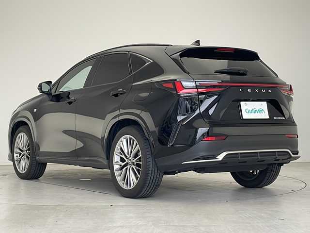 レクサス ＮＸ 350h Fスポーツ 愛知県 2022(令4)年 2.7万km ブラック 衝突軽減システム/純正14型ディズプレイオーディオ　ナビあり/三眼LEDヘッドライト/全方位カメラ/サンルーフ/レーダークルーズコントロール/シートヒーター/エアシート/フルセグ/Bluetooth/バックカメラ/電動リアゲート/パワーシート/ヘッドアップディスプレイ/コーナーセンサー/純正アルミホイール/ルーフレール/ETC2.0/ブラインドスポットモニター/パドルシフト/ステアリングヒーター/インテリジェントミラー/オートマチックハイビーム/置くだけ充電機/ドライブレコーダー/ステアリングスイッチ/スマートキー/プッシュスタート