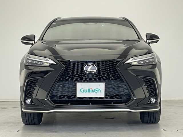 レクサス ＮＸ 350h Fスポーツ 愛知県 2022(令4)年 2.7万km ブラック 衝突軽減システム/純正14型ディズプレイオーディオ　ナビあり/三眼LEDヘッドライト/全方位カメラ/サンルーフ/レーダークルーズコントロール/シートヒーター/エアシート/フルセグ/Bluetooth/バックカメラ/電動リアゲート/パワーシート/ヘッドアップディスプレイ/コーナーセンサー/純正アルミホイール/ルーフレール/ETC2.0/ブラインドスポットモニター/パドルシフト/ステアリングヒーター/インテリジェントミラー/オートマチックハイビーム/置くだけ充電機/ドライブレコーダー/ステアリングスイッチ/スマートキー/プッシュスタート