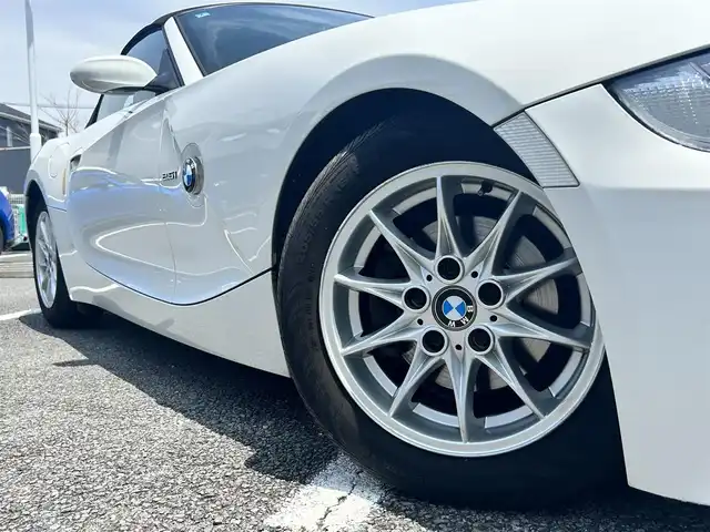 ＢＭＷ Ｚ４ ロードスター 2．5i 静岡県 2006(平18)年 6.8万km パール ユーザー買取車両/社外HDDナビ（CN-HDS960D）/　【CD/DVD/ワンセグTV）/オープンカー/MTモード付AT/ETC