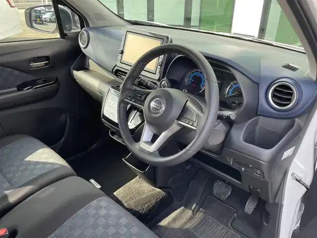 日産 デイズ ハイウェイスターX 和歌山県 2020(令2)年 1.6万km ホワイトパール 純正9インチナビ（MM319D-L)/フルセグTV/（AM/FM/DVD/Bluetooth）/衝突軽減ブレーキ/横滑り防止機能/オートライト/前後コーナーセンサー/前後ドラレコ/オートライト/オートマチックハイビーム/ステアリングリモコン/プッシュスタート/LEDヘッドライト/フォグランプ/ドアバイザー/前列純正フロアマット/純正14インチアルミホイール