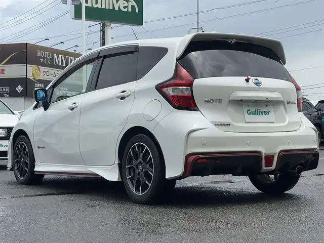 日産 ノート e－パワー ニスモ 徳島県 2017(平29)年 5.3万km ブリリアントホワイトパール 純正8インチナビ　MM517D-W/(SD/Bluetooth/CD/FM/AM/USB)/全方位カメラ/ドライブレコーダー/ETC2.0/レーンキープアシストシステム/デジタルインナーミラー/ドアバイザー/クリアランスソナー/エマージェンシーブレーキ/オートライト/LEDヘッドライト/純正フロアマット/プッシュスタート/スマートキー