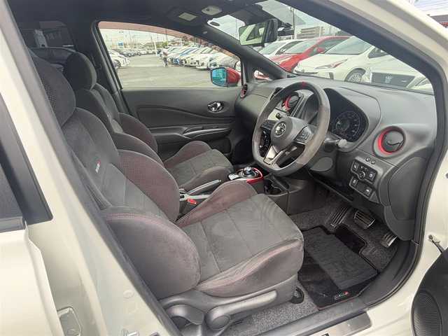 日産 ノート e－パワー ニスモ 徳島県 2017(平29)年 5.3万km ブリリアントホワイトパール 純正8インチナビ　MM517D-W/(SD/Bluetooth/CD/FM/AM/USB)/全方位カメラ/ドライブレコーダー/ETC2.0/レーンキープアシストシステム/デジタルインナーミラー/ドアバイザー/クリアランスソナー/エマージェンシーブレーキ/オートライト/LEDヘッドライト/純正フロアマット/プッシュスタート/スマートキー