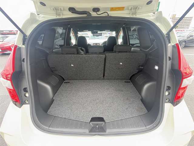 日産 ノート e－パワー ニスモ 徳島県 2017(平29)年 5.3万km ブリリアントホワイトパール 純正8インチナビ　MM517D-W/(SD/Bluetooth/CD/FM/AM/USB)/全方位カメラ/ドライブレコーダー/ETC2.0/レーンキープアシストシステム/デジタルインナーミラー/ドアバイザー/クリアランスソナー/エマージェンシーブレーキ/オートライト/LEDヘッドライト/純正フロアマット/プッシュスタート/スマートキー