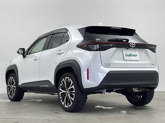 トヨタ ヤリスクロス ハイブリッド Z 鹿児島県 2024(令6)年 0.4万km プラチナホワイトパールマイカ スマートキー×2/純正ディスプレイオーディオ/全方位カメラ/前後ドライブレコーダー（HDR965GW）/BSM/トヨタセーフティセンス/・プリクラッシュセーフティ/・レーンデパーチャーアラート/・レーンキープアシスト/・レーダークルーズコントロール/・オートマチックハイビーム/ハーフレザーシート/D席パワーシート/D/N席シートヒーター/ビルトインETC/LEDヘッドライト/純正フロアマット/ドアバイザー/純正18インチアルミホイール/保証書/取扱説明書