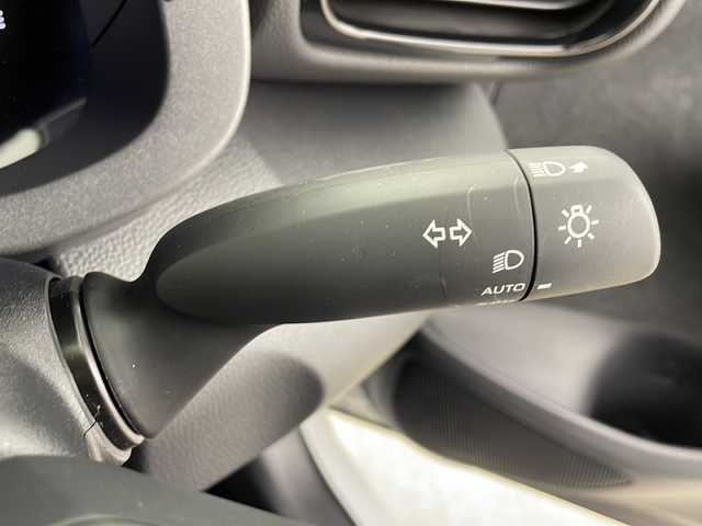 トヨタ ヤリスクロス ハイブリッド Z 鹿児島県 2024(令6)年 0.4万km プラチナホワイトパールマイカ スマートキー×2/純正ディスプレイオーディオ/全方位カメラ/前後ドライブレコーダー（HDR965GW）/BSM/トヨタセーフティセンス/・プリクラッシュセーフティ/・レーンデパーチャーアラート/・レーンキープアシスト/・レーダークルーズコントロール/・オートマチックハイビーム/ハーフレザーシート/D席パワーシート/D/N席シートヒーター/ビルトインETC/LEDヘッドライト/純正フロアマット/ドアバイザー/純正18インチアルミホイール/保証書/取扱説明書
