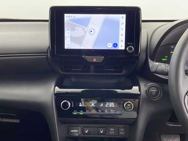トヨタ ヤリスクロス ハイブリッド Z 鹿児島県 2024(令6)年 0.4万km プラチナホワイトパールマイカ スマートキー×2/純正ディスプレイオーディオ/全方位カメラ/前後ドライブレコーダー（HDR965GW）/BSM/トヨタセーフティセンス/・プリクラッシュセーフティ/・レーンデパーチャーアラート/・レーンキープアシスト/・レーダークルーズコントロール/・オートマチックハイビーム/ハーフレザーシート/D席パワーシート/D/N席シートヒーター/ビルトインETC/LEDヘッドライト/純正フロアマット/ドアバイザー/純正18インチアルミホイール/保証書/取扱説明書