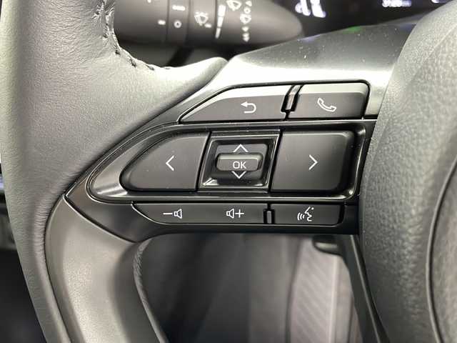 トヨタ ヤリスクロス ハイブリッド Z 鹿児島県 2024(令6)年 0.4万km プラチナホワイトパールマイカ スマートキー×2/純正ディスプレイオーディオ/全方位カメラ/前後ドライブレコーダー（HDR965GW）/BSM/トヨタセーフティセンス/・プリクラッシュセーフティ/・レーンデパーチャーアラート/・レーンキープアシスト/・レーダークルーズコントロール/・オートマチックハイビーム/ハーフレザーシート/D席パワーシート/D/N席シートヒーター/ビルトインETC/LEDヘッドライト/純正フロアマット/ドアバイザー/純正18インチアルミホイール/保証書/取扱説明書