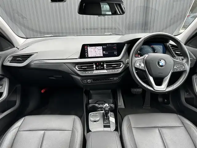 ＢＭＷ １１８ｄ プレイ エディションジョイ+ 福島県 2021(令3)年 5.9万km アルピンホワイトⅢ ワンオーナー/アクティブクルーズコントロール/黒レザーシート/メモリ付パワーシート/シートヒーター/インテリジェントセーフティ/純正ナビ/バックカメラ/ブラインドスポットモニター/レーンキープ/コンフォートアクセス/社外16インチ冬タイヤ積込（205/55/16）/パワーバックドア/ミラー一体型ETC/前後ドラレコ/LEDオート/取扱説明書/保証書/スペアキー