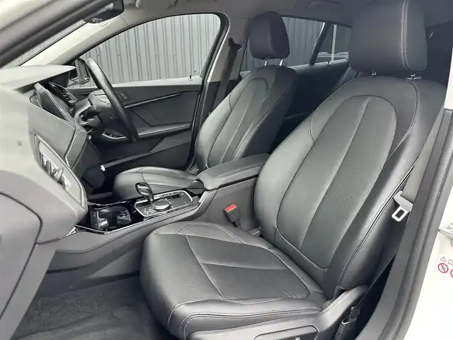 ＢＭＷ １１８ｄ プレイ エディションジョイ+ 福島県 2021(令3)年 5.9万km アルピンホワイトⅢ ワンオーナー/アクティブクルーズコントロール/黒レザーシート/メモリ付パワーシート/シートヒーター/インテリジェントセーフティ/純正ナビ/バックカメラ/ブラインドスポットモニター/レーンキープ/コンフォートアクセス/社外16インチ冬タイヤ積込（205/55/16）/パワーバックドア/ミラー一体型ETC/前後ドラレコ/LEDオート/取扱説明書/保証書/スペアキー