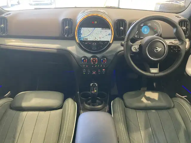 ＭＩＮＩ ＢＭＷ ミニ クロスオーバー クーパー D アンテイムドED 熊本県 2023(令5)年 1.9万km グレーⅡ ・スマートキー/・プッシュスタート/・インテリジェントセーフティ/・PDC自動起動/・パーキングアシスト/・クルーズコントロール(追従式)/・茶革シート/・前席シートヒーター /・純正メモリナビ/　【Bluetooth・USB・AppleCarPlay】/・バックカメラ/・ETC/・ドライブレコーダー(前後録画)/・パワーバックドア/・LEDヘッドランプ/・LEDフォグランプ/・UKテール/・純正マット