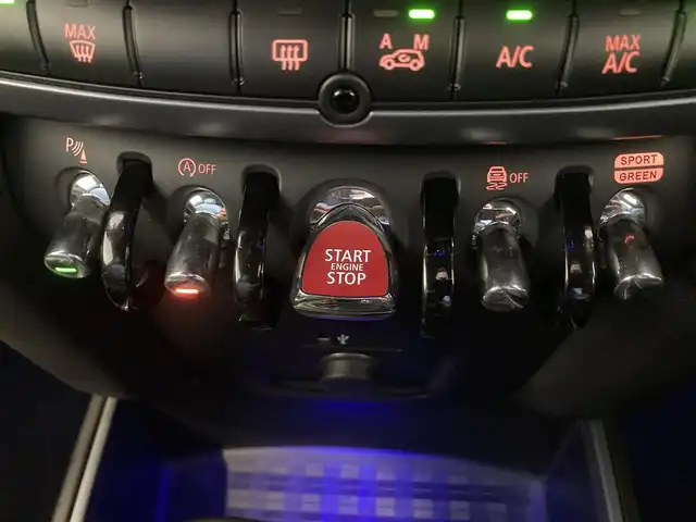 ＭＩＮＩ ＢＭＷ ミニ クロスオーバー クーパー D アンテイムドED 熊本県 2023(令5)年 1.9万km グレーⅡ ・スマートキー/・プッシュスタート/・インテリジェントセーフティ/・PDC自動起動/・パーキングアシスト/・クルーズコントロール(追従式)/・茶革シート/・前席シートヒーター /・純正メモリナビ/　【Bluetooth・USB・AppleCarPlay】/・バックカメラ/・ETC/・ドライブレコーダー(前後録画)/・パワーバックドア/・LEDヘッドランプ/・LEDフォグランプ/・UKテール/・純正マット