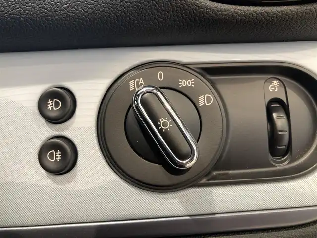 ＭＩＮＩ ＢＭＷ ミニ クロスオーバー クーパー D アンテイムドED 熊本県 2023(令5)年 1.9万km グレーⅡ ・スマートキー/・プッシュスタート/・インテリジェントセーフティ/・PDC自動起動/・パーキングアシスト/・クルーズコントロール(追従式)/・茶革シート/・前席シートヒーター /・純正メモリナビ/　【Bluetooth・USB・AppleCarPlay】/・バックカメラ/・ETC/・ドライブレコーダー(前後録画)/・パワーバックドア/・LEDヘッドランプ/・LEDフォグランプ/・UKテール/・純正マット
