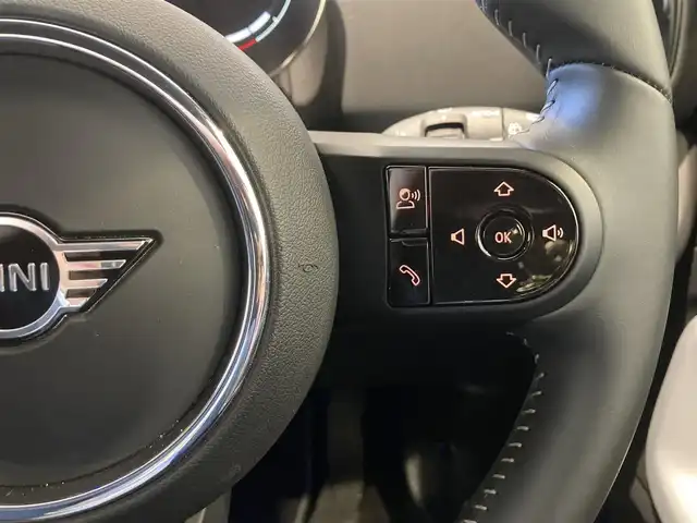 ＭＩＮＩ ＢＭＷ ミニ クロスオーバー クーパー D アンテイムドED 熊本県 2023(令5)年 1.9万km グレーⅡ ・スマートキー/・プッシュスタート/・インテリジェントセーフティ/・PDC自動起動/・パーキングアシスト/・クルーズコントロール(追従式)/・茶革シート/・前席シートヒーター /・純正メモリナビ/　【Bluetooth・USB・AppleCarPlay】/・バックカメラ/・ETC/・ドライブレコーダー(前後録画)/・パワーバックドア/・LEDヘッドランプ/・LEDフォグランプ/・UKテール/・純正マット