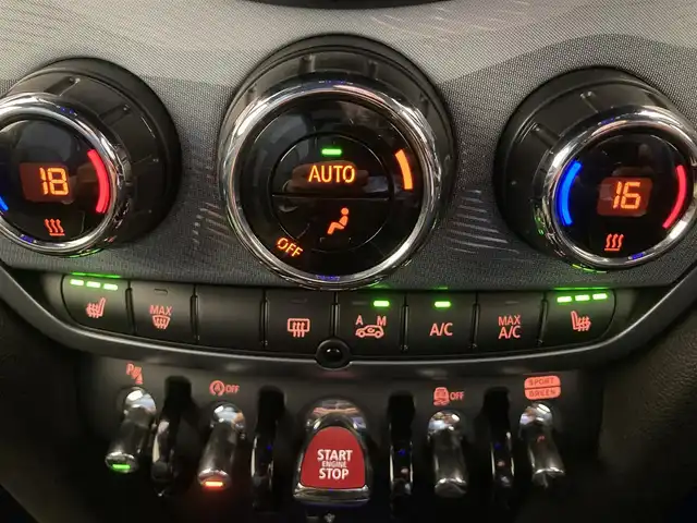 ＭＩＮＩ ＢＭＷ ミニ クロスオーバー クーパー D アンテイムドED 熊本県 2023(令5)年 1.9万km グレーⅡ ・スマートキー/・プッシュスタート/・インテリジェントセーフティ/・PDC自動起動/・パーキングアシスト/・クルーズコントロール(追従式)/・茶革シート/・前席シートヒーター /・純正メモリナビ/　【Bluetooth・USB・AppleCarPlay】/・バックカメラ/・ETC/・ドライブレコーダー(前後録画)/・パワーバックドア/・LEDヘッドランプ/・LEDフォグランプ/・UKテール/・純正マット