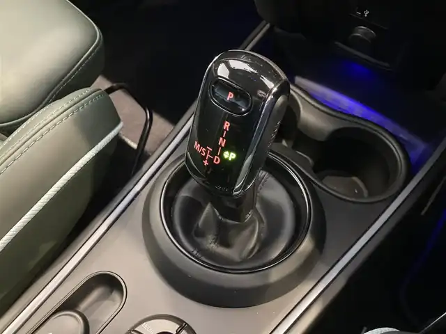 ＭＩＮＩ ＢＭＷ ミニ クロスオーバー クーパー D アンテイムドED 熊本県 2023(令5)年 1.9万km グレーⅡ ・スマートキー/・プッシュスタート/・インテリジェントセーフティ/・PDC自動起動/・パーキングアシスト/・クルーズコントロール(追従式)/・茶革シート/・前席シートヒーター /・純正メモリナビ/　【Bluetooth・USB・AppleCarPlay】/・バックカメラ/・ETC/・ドライブレコーダー(前後録画)/・パワーバックドア/・LEDヘッドランプ/・LEDフォグランプ/・UKテール/・純正マット