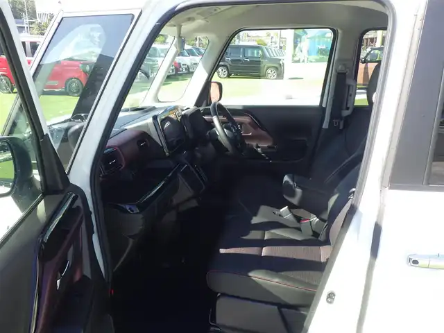 スズキ スペーシア カスタム HYBRID XS 千葉県 2024(令6)年 1.4万km ピュアホワイトP 純正9インチナビ/(Bluetooth/CD/DVD/HDMI/USB/ipod/AM/FM)/地デジフルセグ/全方位カメラ/ETC/ステアリングヒーター/アダプティブクルーズコントロール/衝突軽減ブレーキ/車線逸脱抑制機能/ヘッドアップディスプレイ/先行車発進お知らせ機能/標識認識機能/前席シートヒーター/電子パーキングシステム/ブレーキホールド/アイドリングストップ/ロールサンシェード/ウィンカーミラー/フロントフォグランプ/純正フロアマット/純正15インチアルミホイール