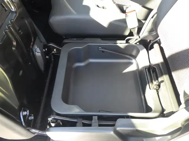 スズキ スペーシア カスタム HYBRID XS 千葉県 2024(令6)年 1.4万km ピュアホワイトP 純正9インチナビ/(Bluetooth/CD/DVD/HDMI/USB/ipod/AM/FM)/地デジフルセグ/全方位カメラ/ETC/ステアリングヒーター/アダプティブクルーズコントロール/衝突軽減ブレーキ/車線逸脱抑制機能/ヘッドアップディスプレイ/先行車発進お知らせ機能/標識認識機能/前席シートヒーター/電子パーキングシステム/ブレーキホールド/アイドリングストップ/ロールサンシェード/ウィンカーミラー/フロントフォグランプ/純正フロアマット/純正15インチアルミホイール