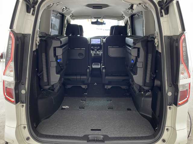 日産 セレナ e－パワー ハイウェイスター V 兵庫県 2020(令2)年 5.5万km ブリリアントホワイトパール ・純正10インチSDナビ（MM520D-L）/CD/DVD/BD/SD/BT/フルセグ/・バックカメラ/・ビルトインETC/・プロパイロット/・インテリジェントエマージェンシーブレーキ/・インテリジェントFCW＋LDW/・インテリジェントBSI＋BSW/・RCTA/・踏み間違い衝突防止アシスト/・標識検知機能/・車両接近通報装置/・両側パワースライドドア/・前席シートヒーター/・純正16インチアルミホイール/・前後ドライブレコーダー/・スマートキー/・LEDライト/・ステアリングヒーター