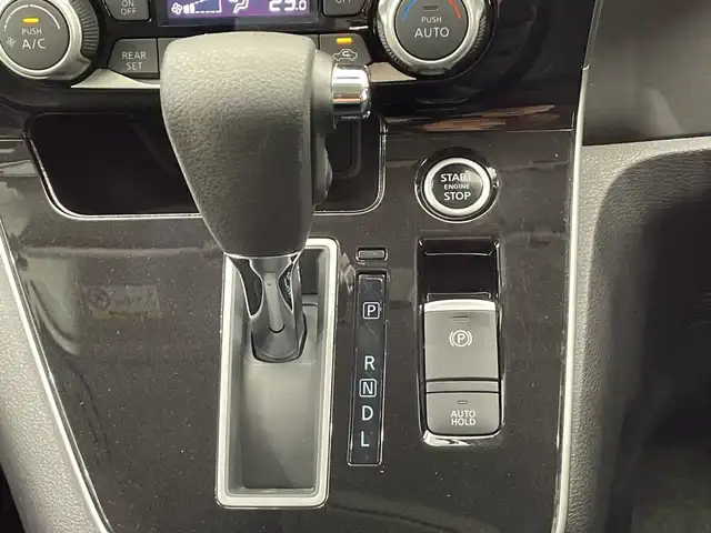 日産 セレナ ハイウェイスター V 栃木県 2020(令2)年 2.2万km ダイヤモンドブラック 純正ナビ/（CD/DVD/フルセグTV/Bluetooth）/バックカメラ/フロントカメラ/サイドカメラ/全周囲カメラ/エアロ/（サイド・リア）/プロパイロット/・インテリジェントエマージェンシーブレーキ/・踏み間違い衝突防止アシスト/・標識検知機能/・車線逸脱警報/・ハイビームアシスト/BSM/前後コーナーセンサー/ETC/両側パワースライドドア/オートライト/LEDヘッドライト/スマートキー/プッシュスタート/アイドリングストップ/ステアリングスイッチ/電動格納ミラー/純正アルミホイール/純正フロアマット