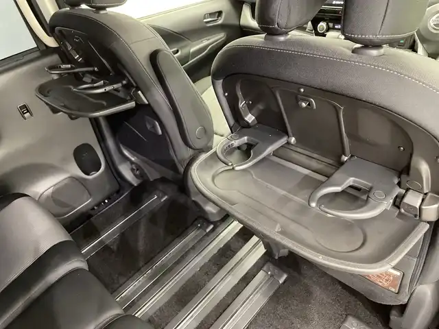 日産 セレナ ハイウェイスター V 栃木県 2020(令2)年 2.2万km ダイヤモンドブラック 純正ナビ/（CD/DVD/フルセグTV/Bluetooth）/バックカメラ/フロントカメラ/サイドカメラ/全周囲カメラ/エアロ/（サイド・リア）/プロパイロット/・インテリジェントエマージェンシーブレーキ/・踏み間違い衝突防止アシスト/・標識検知機能/・車線逸脱警報/・ハイビームアシスト/BSM/前後コーナーセンサー/ETC/両側パワースライドドア/オートライト/LEDヘッドライト/スマートキー/プッシュスタート/アイドリングストップ/ステアリングスイッチ/電動格納ミラー/純正アルミホイール/純正フロアマット