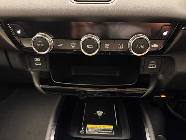 ホンダ ヴェゼル ハイブリッド e:HEV Z 兵庫県 2025(令7)年 0.1千km クリスタルブラックパール 登録済み未使用車/純正メモリナビ/（フルセグ/Bluetooth/AppleCarPlay/AndroidAuto）/純正ディスプレイオーディオ/バックカメラ/ビルトインETC2.0/ワイヤレス充電/パドルシフト/パワーバックドア/ハーフレザーシート/LEDヘッドライト/LEDフォグ/純正18インチアルミホイール/コーナーセンサー/ACC/PCS/BSM/LKA