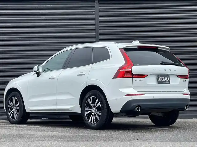 ボルボ ＸＣ６０ D4 AWD モーメンタム 山梨県 2020(令2)年 7.3万km クリスタルホワイトP ワンオーナー　/白革/シートＨ　/純正メモリナビ/フルセグ/ＢＴ　/ＡｐｐｌｅＣａｒＰｌａｙ　/自動駐車　/自動発車　/衝突回避　/ＣＴＡ　/ＡＣＣ　/アダプティブベンディングライト　/ＬＫＡ　/ＢＬＩＳ　/360°カメラ/フットオープナー　
