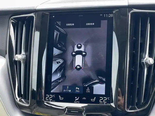 ボルボ ＸＣ６０ D4 AWD モーメンタム 山梨県 2020(令2)年 7.3万km クリスタルホワイトP ワンオーナー　/白革/シートＨ　/純正メモリナビ/フルセグ/ＢＴ　/ＡｐｐｌｅＣａｒＰｌａｙ　/自動駐車　/自動発車　/衝突回避　/ＣＴＡ　/ＡＣＣ　/アダプティブベンディングライト　/ＬＫＡ　/ＢＬＩＳ　/360°カメラ/フットオープナー　