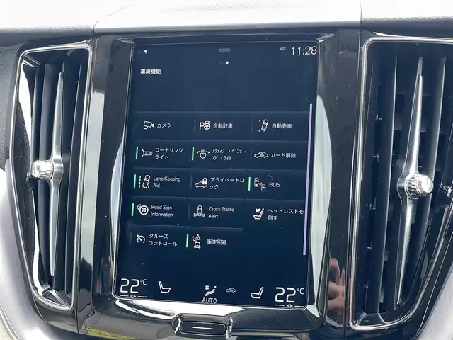 ボルボ ＸＣ６０ D4 AWD モーメンタム 山梨県 2020(令2)年 7.3万km クリスタルホワイトP ワンオーナー　/白革/シートＨ　/純正メモリナビ/フルセグ/ＢＴ　/ＡｐｐｌｅＣａｒＰｌａｙ　/自動駐車　/自動発車　/衝突回避　/ＣＴＡ　/ＡＣＣ　/アダプティブベンディングライト　/ＬＫＡ　/ＢＬＩＳ　/360°カメラ/フットオープナー　