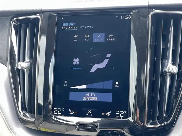 ボルボ ＸＣ６０ D4 AWD モーメンタム 山梨県 2020(令2)年 7.3万km クリスタルホワイトP ワンオーナー　/白革/シートＨ　/純正メモリナビ/フルセグ/ＢＴ　/ＡｐｐｌｅＣａｒＰｌａｙ　/自動駐車　/自動発車　/衝突回避　/ＣＴＡ　/ＡＣＣ　/アダプティブベンディングライト　/ＬＫＡ　/ＢＬＩＳ　/360°カメラ/フットオープナー　