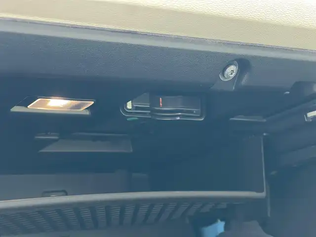 ボルボ ＸＣ６０ D4 AWD モーメンタム 山梨県 2020(令2)年 7.3万km クリスタルホワイトP ワンオーナー　/白革/シートＨ　/純正メモリナビ/フルセグ/ＢＴ　/ＡｐｐｌｅＣａｒＰｌａｙ　/自動駐車　/自動発車　/衝突回避　/ＣＴＡ　/ＡＣＣ　/アダプティブベンディングライト　/ＬＫＡ　/ＢＬＩＳ　/360°カメラ/フットオープナー　