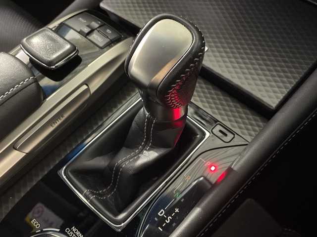 レクサス ＧＳ 300h Fスポーツ 福岡県 2017(平29)年 13.3万km グラファイトブラックガラスフレーク 純正メーカーナビ（CD/DVD/BTA/AUX） バックカメラ フルセグTV 追従型クルーズコントロール ブラインドスポットモニター レーンキープアシスト サンルーフ 電動リアゲート 前席パワーシート パドルシフト オートマチックハイビーム LEDヘッドライト 保証書付き 取扱説明書付き スマートキー ベンチシート 前方ドライブレコーダー 純正フロアマット レザーシート ヒートシーター エアシート 純正アルミホイール 前後コーナーセンサー カーテンエアバッグ 衝突被害軽減システム 盗難防止装置