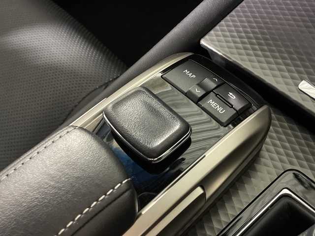 レクサス ＧＳ 300h Fスポーツ 福岡県 2017(平29)年 13.3万km グラファイトブラックガラスフレーク 純正メーカーナビ（CD/DVD/BTA/AUX） バックカメラ フルセグTV 追従型クルーズコントロール ブラインドスポットモニター レーンキープアシスト サンルーフ 電動リアゲート 前席パワーシート パドルシフト オートマチックハイビーム LEDヘッドライト 保証書付き 取扱説明書付き スマートキー ベンチシート 前方ドライブレコーダー 純正フロアマット レザーシート ヒートシーター エアシート 純正アルミホイール 前後コーナーセンサー カーテンエアバッグ 衝突被害軽減システム 盗難防止装置