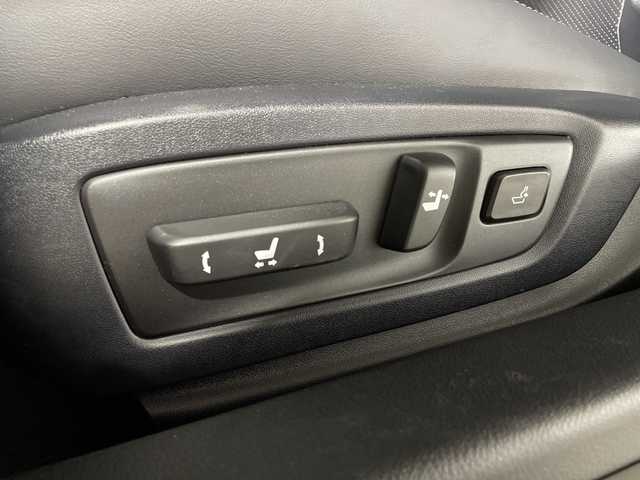 レクサス ＧＳ 300h Fスポーツ 福岡県 2017(平29)年 13.3万km グラファイトブラックガラスフレーク 純正メーカーナビ（CD/DVD/BTA/AUX） バックカメラ フルセグTV 追従型クルーズコントロール ブラインドスポットモニター レーンキープアシスト サンルーフ 電動リアゲート 前席パワーシート パドルシフト オートマチックハイビーム LEDヘッドライト 保証書付き 取扱説明書付き スマートキー ベンチシート 前方ドライブレコーダー 純正フロアマット レザーシート ヒートシーター エアシート 純正アルミホイール 前後コーナーセンサー カーテンエアバッグ 衝突被害軽減システム 盗難防止装置