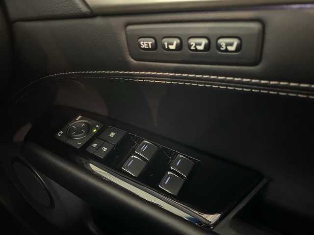 レクサス ＧＳ 300h Fスポーツ 福岡県 2017(平29)年 13.3万km グラファイトブラックガラスフレーク 純正メーカーナビ（CD/DVD/BTA/AUX） バックカメラ フルセグTV 追従型クルーズコントロール ブラインドスポットモニター レーンキープアシスト サンルーフ 電動リアゲート 前席パワーシート パドルシフト オートマチックハイビーム LEDヘッドライト 保証書付き 取扱説明書付き スマートキー ベンチシート 前方ドライブレコーダー 純正フロアマット レザーシート ヒートシーター エアシート 純正アルミホイール 前後コーナーセンサー カーテンエアバッグ 衝突被害軽減システム 盗難防止装置