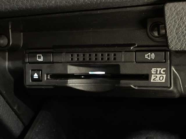 レクサス ＧＳ 300h Fスポーツ 福岡県 2017(平29)年 13.3万km グラファイトブラックガラスフレーク 純正メーカーナビ（CD/DVD/BTA/AUX） バックカメラ フルセグTV 追従型クルーズコントロール ブラインドスポットモニター レーンキープアシスト サンルーフ 電動リアゲート 前席パワーシート パドルシフト オートマチックハイビーム LEDヘッドライト 保証書付き 取扱説明書付き スマートキー ベンチシート 前方ドライブレコーダー 純正フロアマット レザーシート ヒートシーター エアシート 純正アルミホイール 前後コーナーセンサー カーテンエアバッグ 衝突被害軽減システム 盗難防止装置