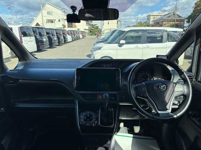 トヨタ ヴォクシー ZS 煌Ⅱ 大阪府 2020(令2)年 5.1万km ブラック ＡＬＰＩＮＥ１１インチナビ　/ＡＬＰＩＮＥフリップダウンモニター　/両側パワースライドドア　/クルーズコントロール　/ＨＤＭＩ　/前後コーナーセンサー　/前後ドラレコ　/ビルトインＥＴＣ　/ＬＥＤヘッドライト/