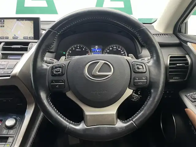 レクサス ＮＸ 200t バージョンL 鹿児島県 2015(平27)年 4.8万km ソニッククォーツ 禁煙車/純正7インチHDDナビ/　・Bluetooth/　・フルセグTV/　・CD/DVD/　・Blu-ray/　・AM/FM/クルーズコントロール(追従走行あり)/ブラインドスポットモニター/アラウンドビューカメラ/パワーバックドア/電動格納シート/ETC/前後コーナーセンサー/パワーシート/シートヒーター/エアーシート/100V電源/純正フロアマット/純正アルミホイール/LEDヘッドライト/電動格納ミラー/ステアリングリモコン