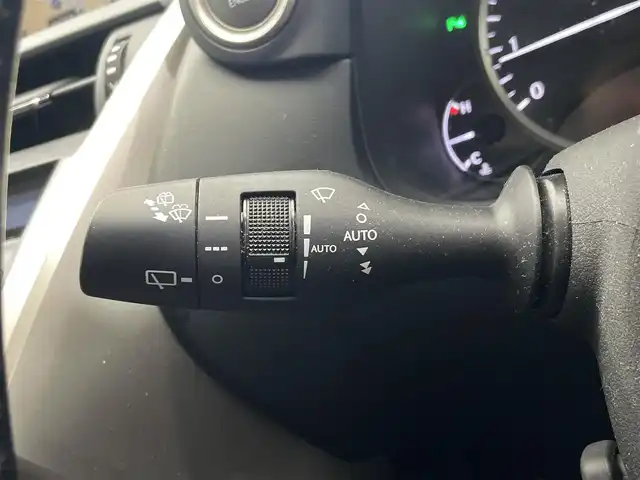 レクサス ＮＸ 200t バージョンL 鹿児島県 2015(平27)年 4.8万km ソニッククォーツ 禁煙車/純正7インチHDDナビ/　・Bluetooth/　・フルセグTV/　・CD/DVD/　・Blu-ray/　・AM/FM/クルーズコントロール(追従走行あり)/ブラインドスポットモニター/アラウンドビューカメラ/パワーバックドア/電動格納シート/ETC/前後コーナーセンサー/パワーシート/シートヒーター/エアーシート/100V電源/純正フロアマット/純正アルミホイール/LEDヘッドライト/電動格納ミラー/ステアリングリモコン