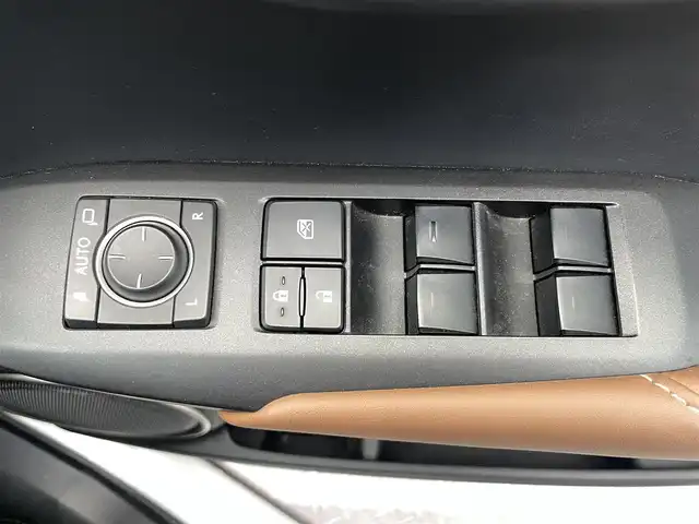 レクサス ＮＸ 200t バージョンL 鹿児島県 2015(平27)年 4.8万km ソニッククォーツ 禁煙車/純正7インチHDDナビ/　・Bluetooth/　・フルセグTV/　・CD/DVD/　・Blu-ray/　・AM/FM/クルーズコントロール(追従走行あり)/ブラインドスポットモニター/アラウンドビューカメラ/パワーバックドア/電動格納シート/ETC/前後コーナーセンサー/パワーシート/シートヒーター/エアーシート/100V電源/純正フロアマット/純正アルミホイール/LEDヘッドライト/電動格納ミラー/ステアリングリモコン