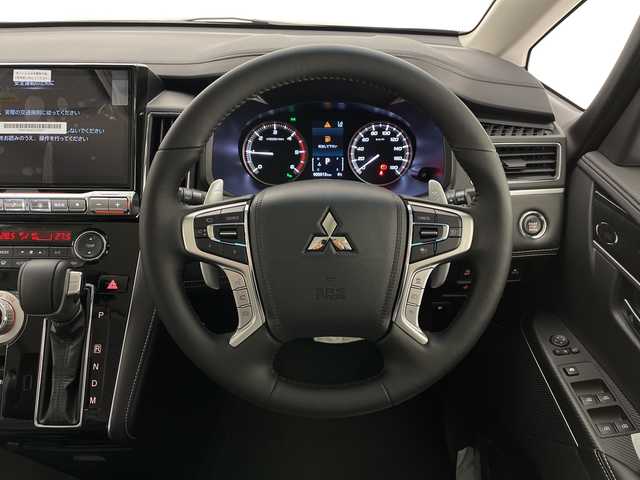 三菱 デリカＤ：５ シャモニー 長野県 2025(令7)年 0.1千km 黒 登録済み未使用者/純正アルパインナビ/三菱e-Assist/衝突被害軽減ブレーキ（FCM）/踏み間違い防止アシスト（EAPM）/アダプティブクルーズコントロール（ACC）/車線逸脱警報システム（LTW）/先行車発進通知［LCDN］/ブラインドスポットモニター (BSM)/バックカメラ/両側パワースライド/パワーバックドア/前席シートヒーター/ステリングヒーター/アイドリングストップ/純正18インチAW/スペアーキー/車両取扱説明書/保証書