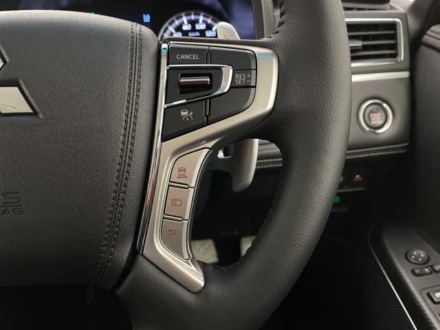 三菱 デリカＤ：５ シャモニー 長野県 2025(令7)年 0.1千km 黒 登録済み未使用者/純正アルパインナビ/三菱e-Assist/衝突被害軽減ブレーキ（FCM）/踏み間違い防止アシスト（EAPM）/アダプティブクルーズコントロール（ACC）/車線逸脱警報システム（LTW）/先行車発進通知［LCDN］/ブラインドスポットモニター (BSM)/バックカメラ/両側パワースライド/パワーバックドア/前席シートヒーター/ステリングヒーター/アイドリングストップ/純正18インチAW/スペアーキー/車両取扱説明書/保証書