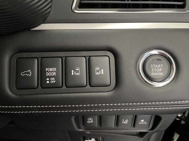 三菱 デリカＤ：５ シャモニー 長野県 2025(令7)年 0.1千km 黒 登録済み未使用者/純正アルパインナビ/三菱e-Assist/衝突被害軽減ブレーキ（FCM）/踏み間違い防止アシスト（EAPM）/アダプティブクルーズコントロール（ACC）/車線逸脱警報システム（LTW）/先行車発進通知［LCDN］/ブラインドスポットモニター (BSM)/バックカメラ/両側パワースライド/パワーバックドア/前席シートヒーター/ステリングヒーター/アイドリングストップ/純正18インチAW/スペアーキー/車両取扱説明書/保証書