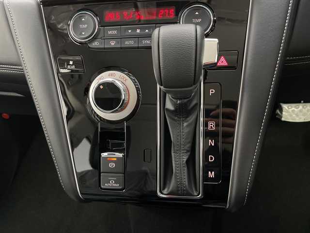 三菱 デリカＤ：５ シャモニー 長野県 2025(令7)年 0.1千km 黒 登録済み未使用者/純正アルパインナビ/三菱e-Assist/衝突被害軽減ブレーキ（FCM）/踏み間違い防止アシスト（EAPM）/アダプティブクルーズコントロール（ACC）/車線逸脱警報システム（LTW）/先行車発進通知［LCDN］/ブラインドスポットモニター (BSM)/バックカメラ/両側パワースライド/パワーバックドア/前席シートヒーター/ステリングヒーター/アイドリングストップ/純正18インチAW/スペアーキー/車両取扱説明書/保証書