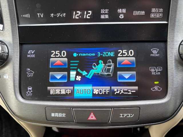 トヨタ クラウン マジェスタ Fバージョン 宮城県 2014(平26)年 6.4万km プレシャスシルバー 登録時走行距離63251km/純正HDDナビ/AM・FM・TV・Bluetooth・CD/ビルトインETC/ドライブレコーダー（前のみ）/バックカメラ/シートメモリー/セキュリティアラートシステム/前席パワーシート/前席シートヒーター/ヘッドライトウォッシャー/プッシュスタート/ALL　Auto　PW/ドアバイザー/フォグランプ/ウインカーミラー/カーテンエアバッグ/スイッチ付き木目調アームレスト