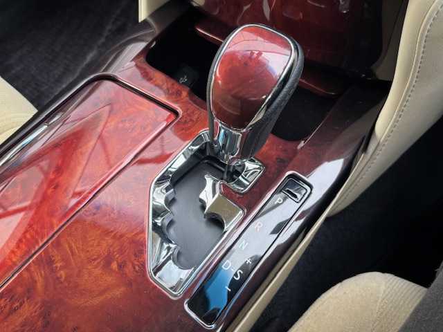 トヨタ クラウン マジェスタ Fバージョン 宮城県 2014(平26)年 6.4万km プレシャスシルバー 登録時走行距離63251km/純正HDDナビ/AM・FM・TV・Bluetooth・CD/ビルトインETC/ドライブレコーダー（前のみ）/バックカメラ/シートメモリー/セキュリティアラートシステム/前席パワーシート/前席シートヒーター/ヘッドライトウォッシャー/プッシュスタート/ALL　Auto　PW/ドアバイザー/フォグランプ/ウインカーミラー/カーテンエアバッグ/スイッチ付き木目調アームレスト